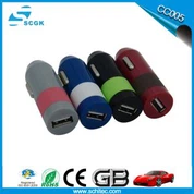 Crveni USB punjač za auto